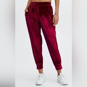 Fabletics Luxe Velour Jogger size medium in cherry burst